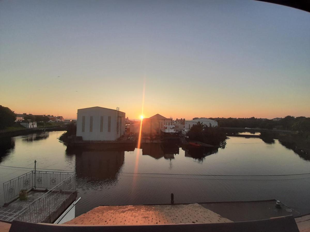 Stunning Riverside Town House With Views Ayrshire Girvan Exterior photo